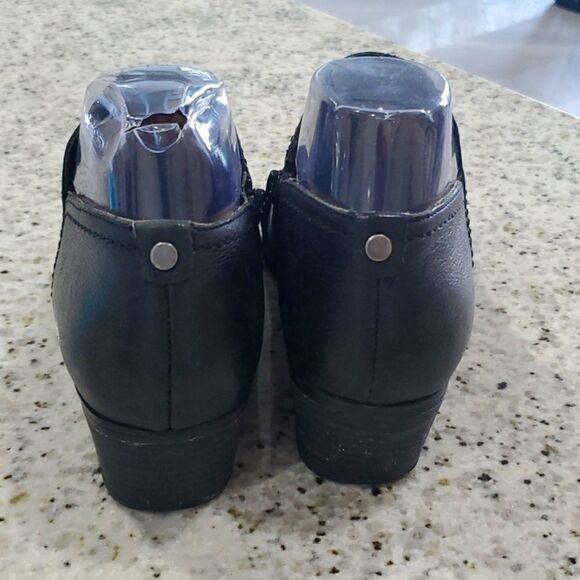 Naturalizer Womans Leather Black Ankle Boot, Zarin, Size 7W - Picture 5 of 10